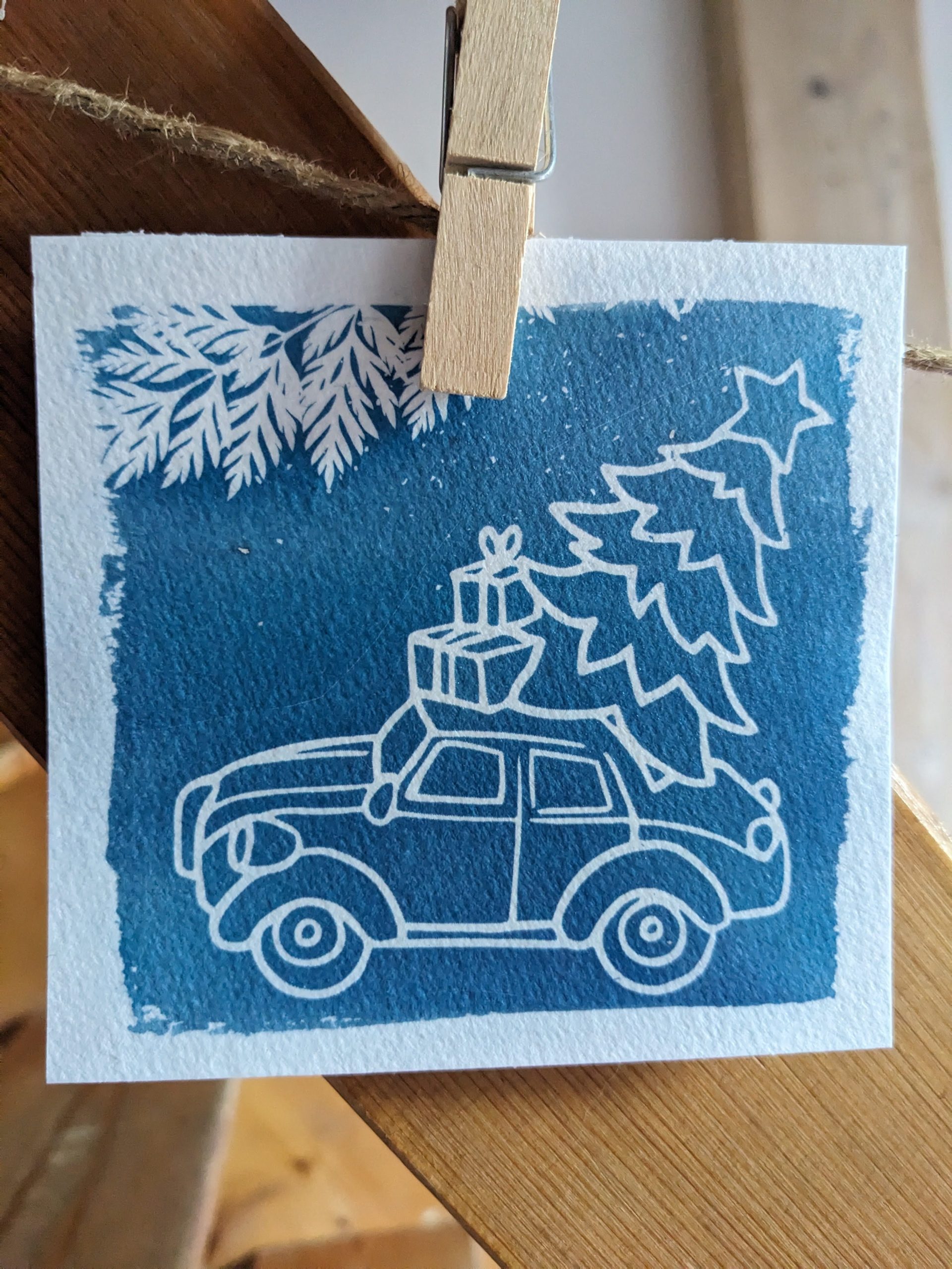 Réalise tes cartes de Noël en cyanotype - Mercredi 10 décembre 2025 de 15h à16h30 - Image 6