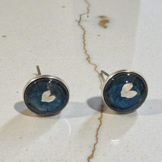 Boucles d'oreilles petits cœurs bleu gris